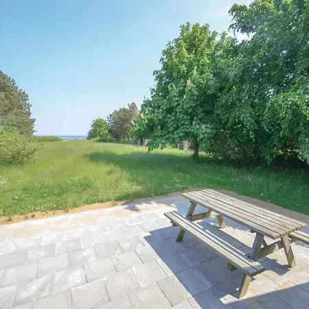Holiday home 4 Bedroom Beautiful In Veslos Hojstrup