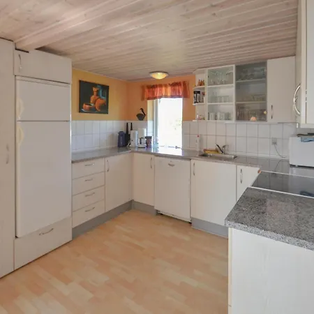 4 Bedroom Beautiful In Veslos