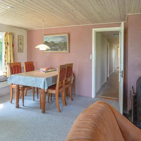 Veslos With Fireplace I Hojstrup