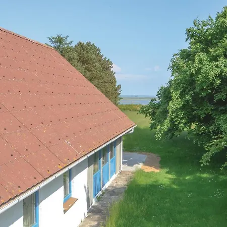 4 Bedroom Beautiful In Veslos Holiday home *