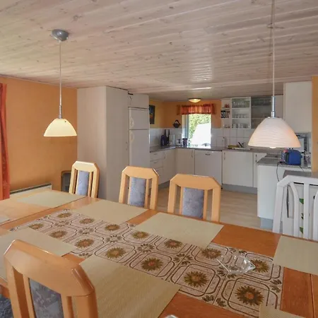 4 Bedroom Beautiful In Veslos