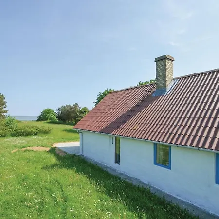 Holiday home 4 Bedroom Beautiful In Veslos Hojstrup