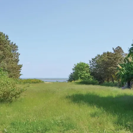 Holiday home 4 Bedroom Beautiful In Veslos